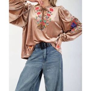 Easel NWT Latte Embellished Embroidery Floral Velvet Tassel Balloon Sleeve Top S